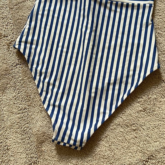 CUPSHE one piece bathing suit - Picture 5 of 5